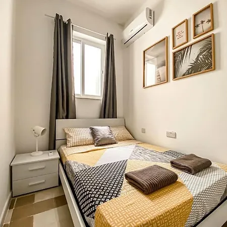 Seaside Sanctuary 6 - Sliema Strand, Lägenhet