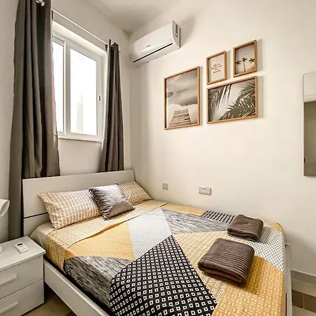 Seaside Sanctuary 6 - Sliema Strand, Lägenhet