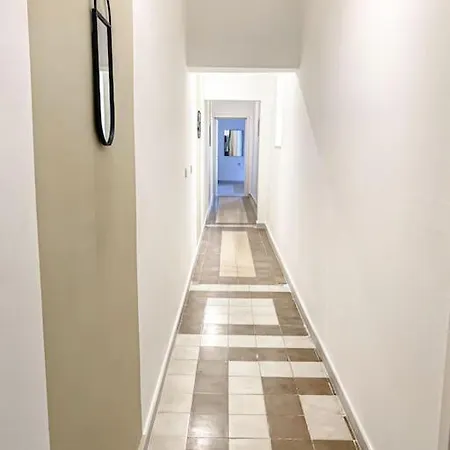 Seaside Sanctuary 6 - Sliema Strand, Apartamento Gzira