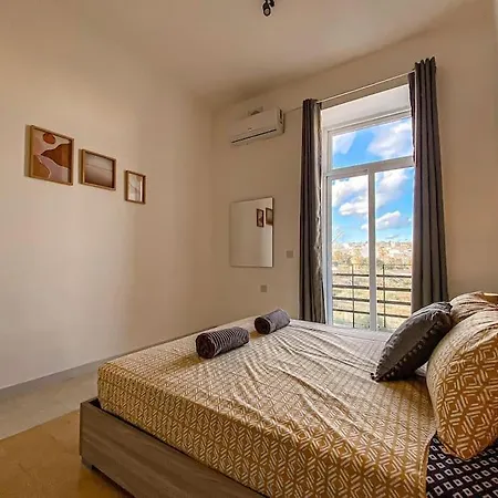 Seaside Sanctuary 6 - Sliema Strand, Apartamento *
